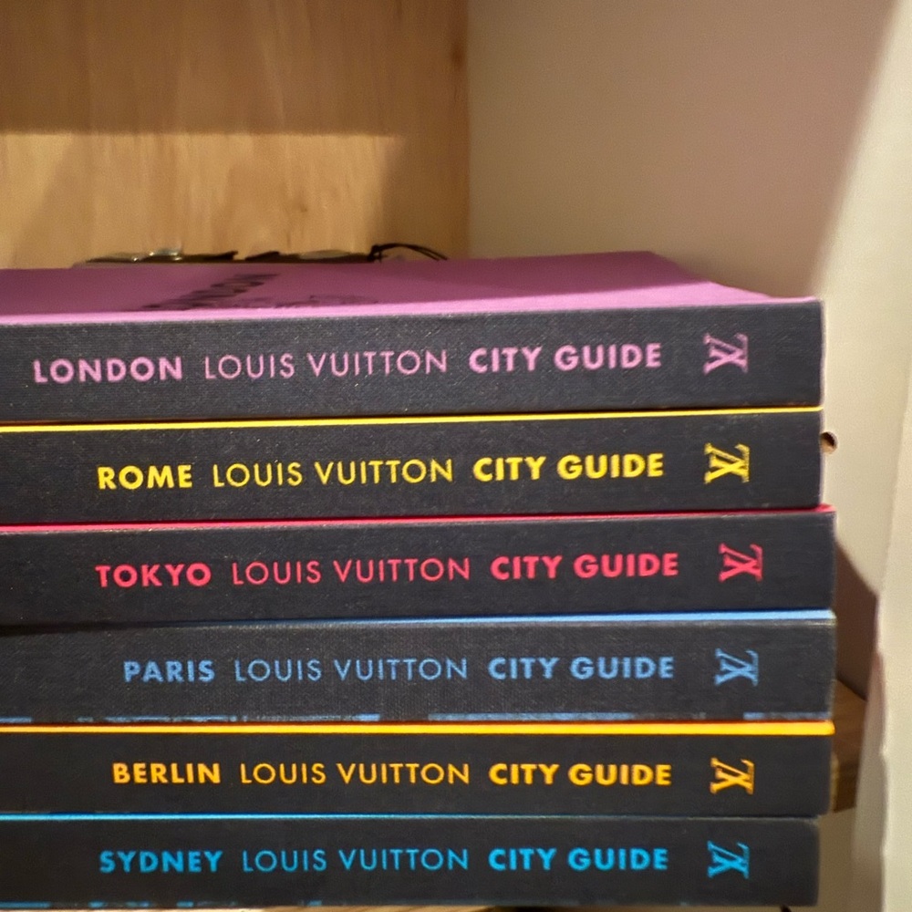 Louis Vuitton City Guide Collection - Multicolor